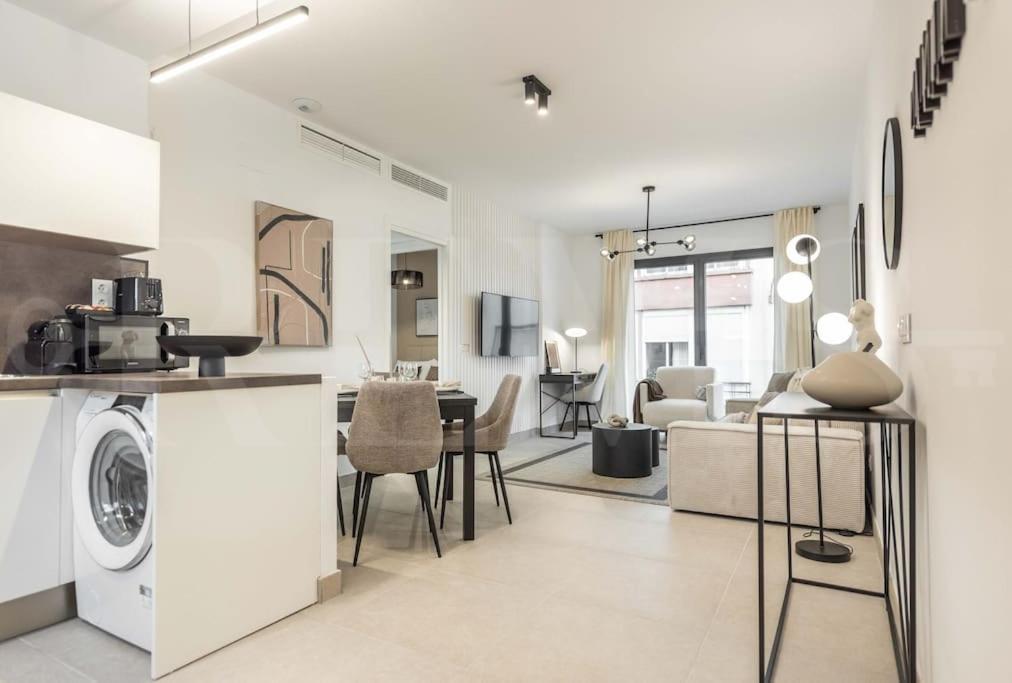 Modern Apartment With Patio & Parking By Rems Malaga Zewnętrze zdjęcie