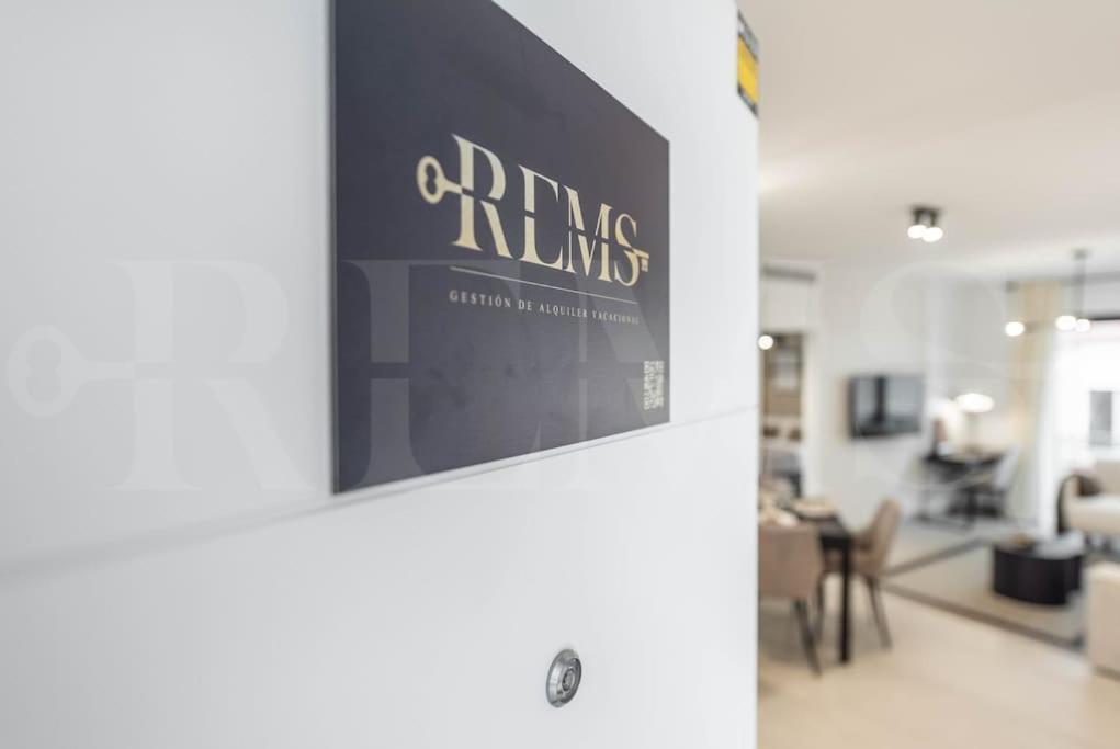 Modern Apartment With Patio & Parking By Rems Malaga Zewnętrze zdjęcie