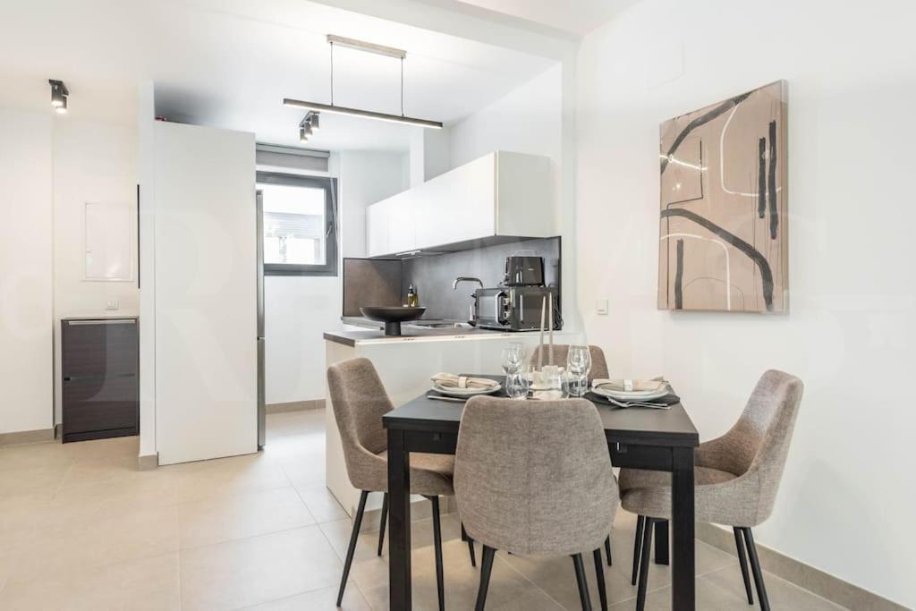 Modern Apartment With Patio & Parking By Rems Malaga Zewnętrze zdjęcie