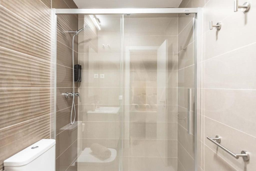 Modern Apartment With Patio & Parking By Rems Malaga Zewnętrze zdjęcie