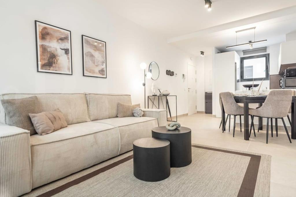 Modern Apartment With Patio & Parking By Rems Malaga Zewnętrze zdjęcie