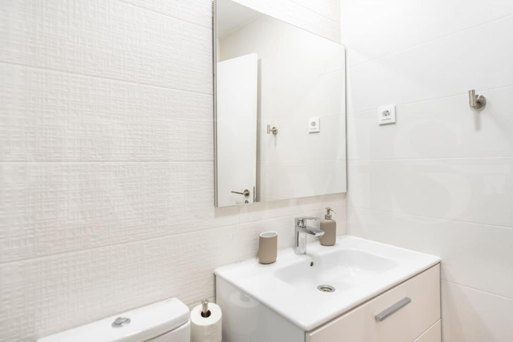 Modern Apartment With Patio & Parking By Rems Malaga Zewnętrze zdjęcie